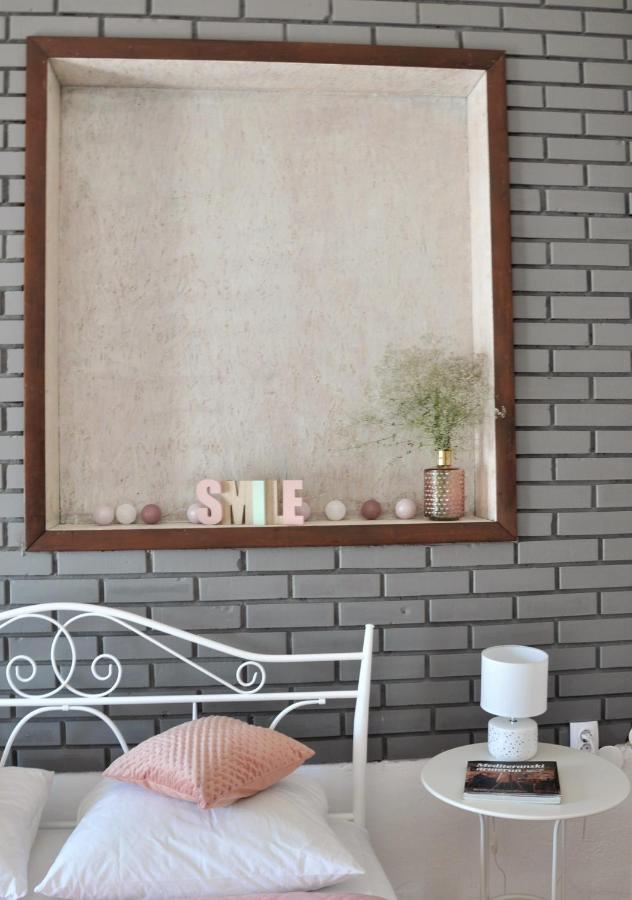 Romantic Boxavia Apartment Bozava